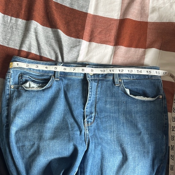 ✨2for20✨ Uniqlo medium wash jeans - Picture 10 of 12